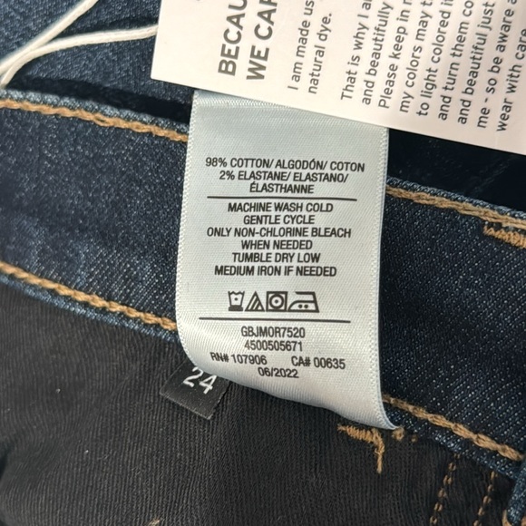 Hudson Jeans Natalie Mid-Rise Super Skinny Jeans. - Picture 7 of 11